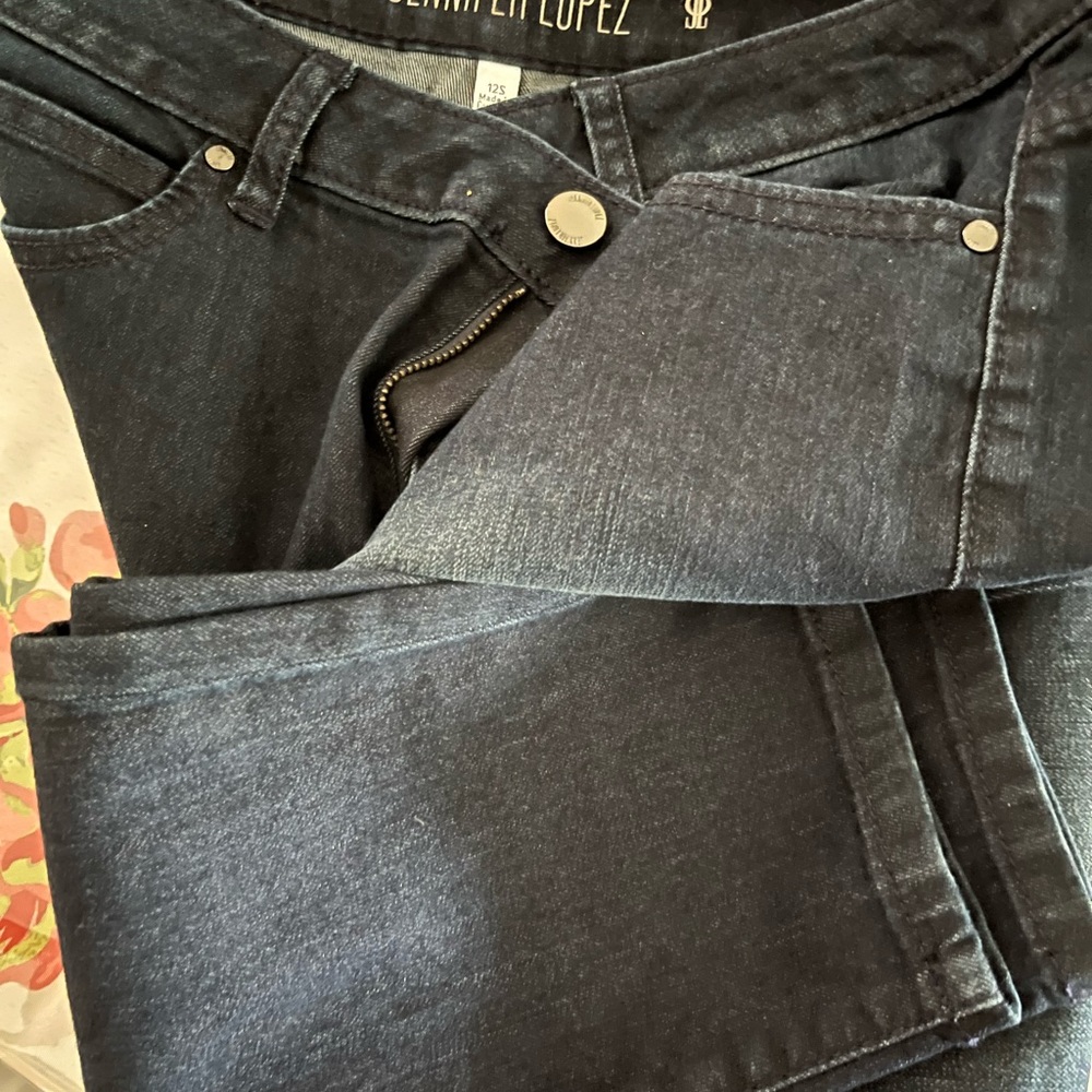 Jennifer Lopez dark blue jeans